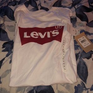 Levi’s junior large white T-shirt